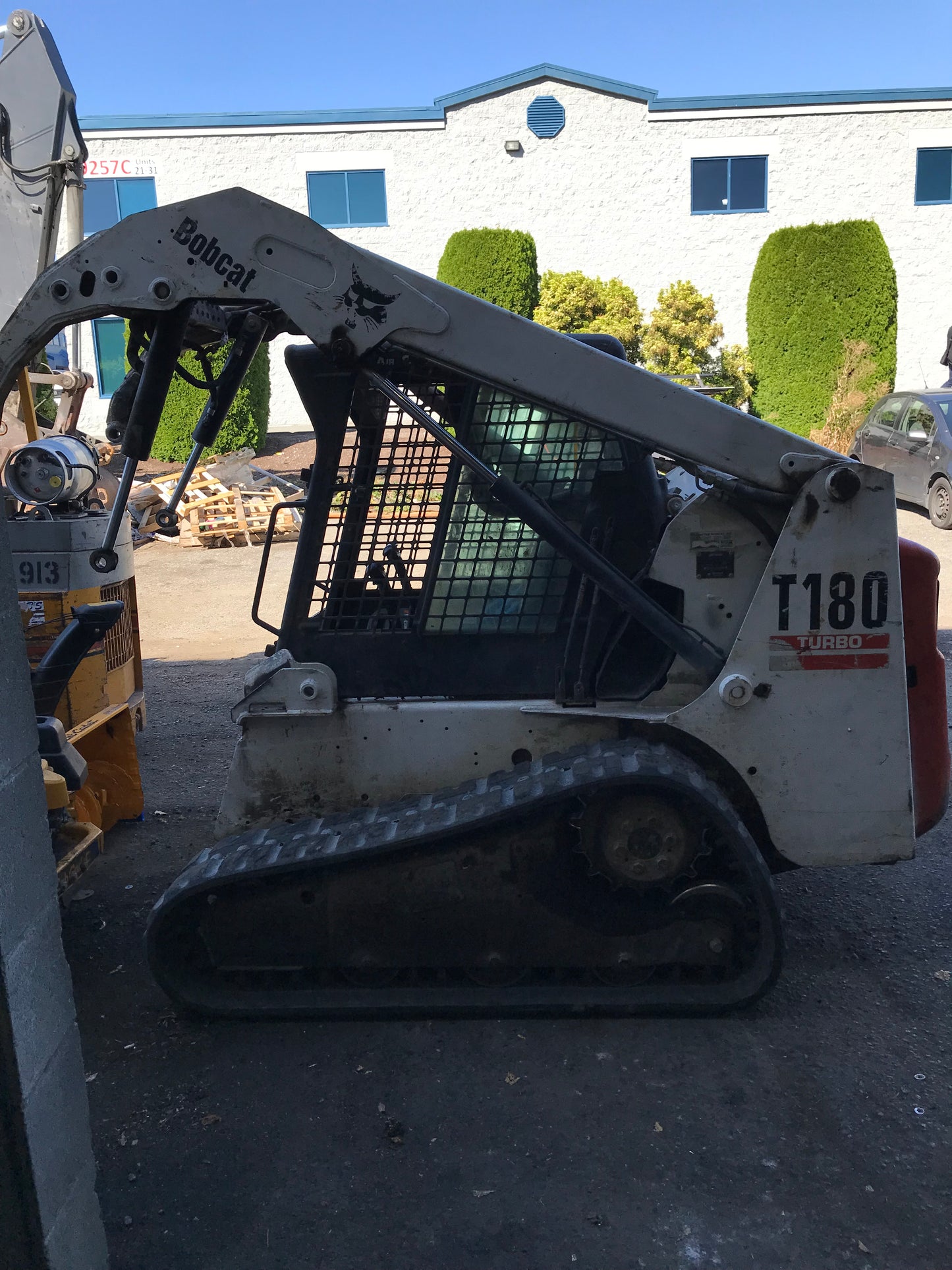 Bobcat T180