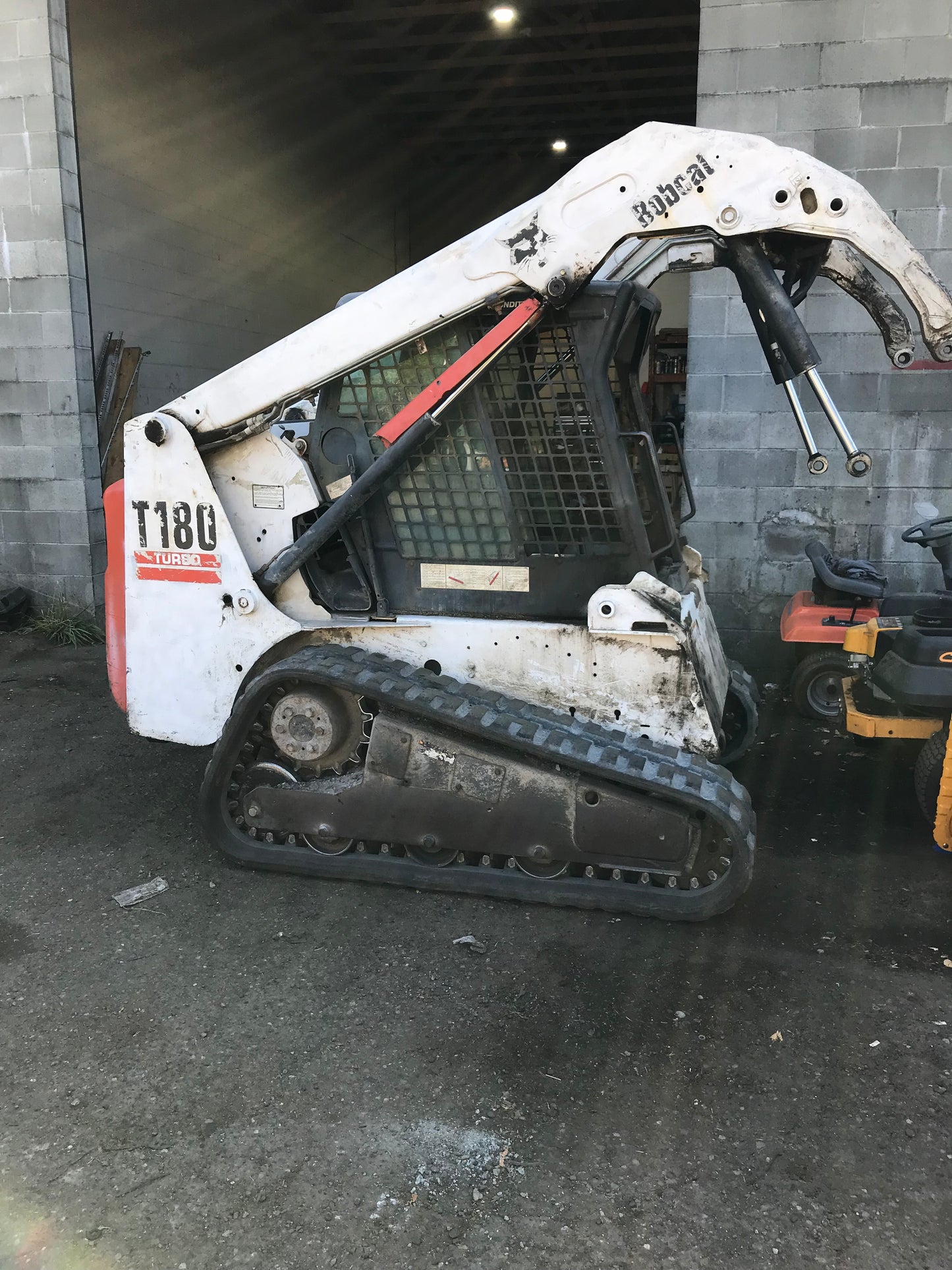 Bobcat T180